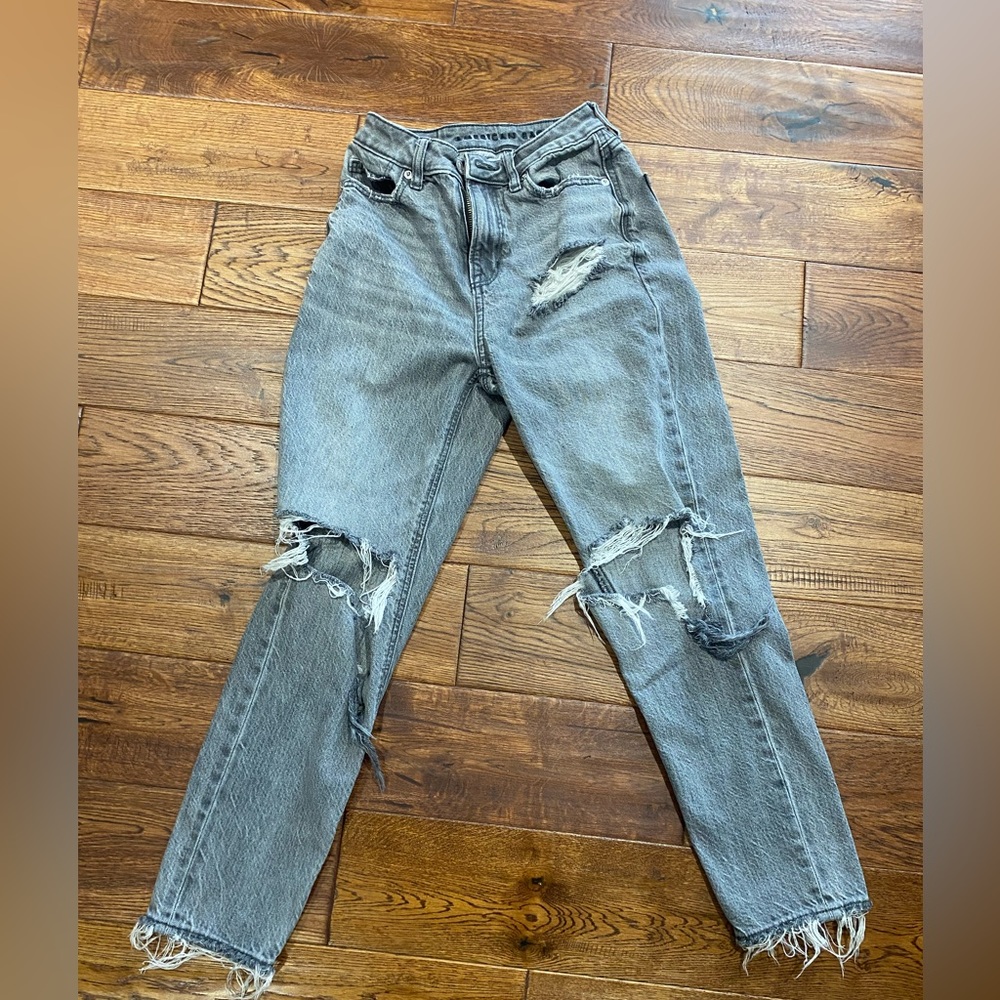American Eagle ripped and distressed jeans size 000 short